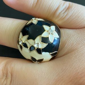Vintage Black and Ivory Enamel Costume Ring